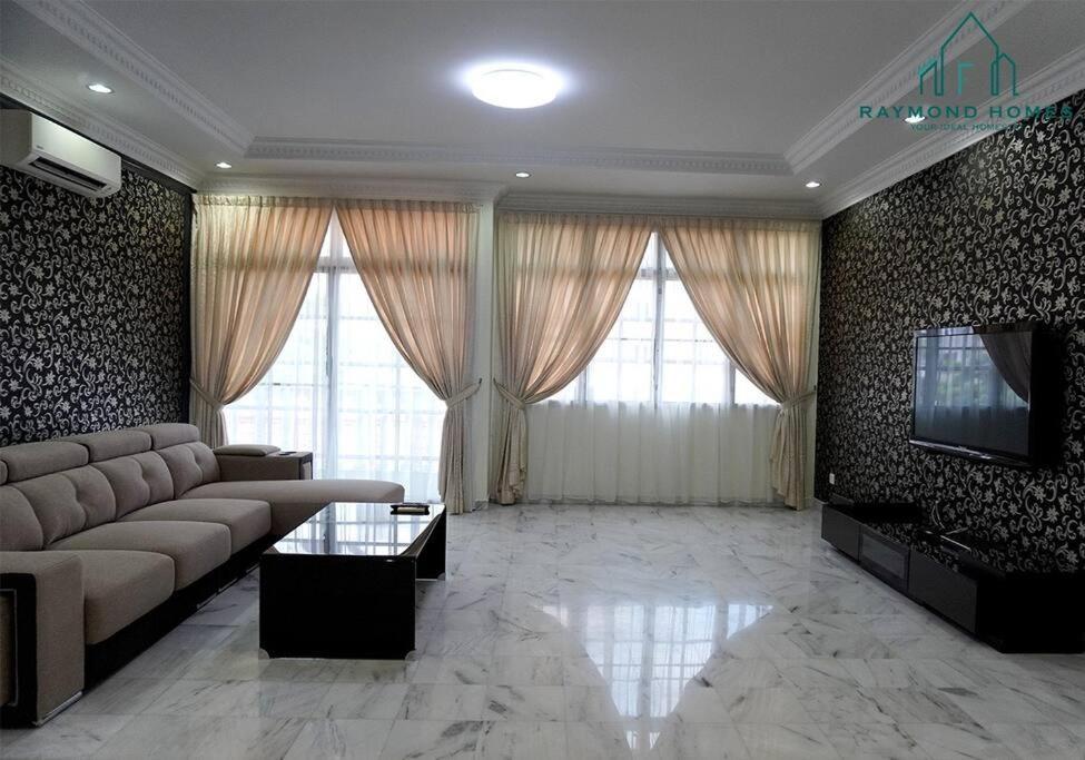 99 Kelawei Apartment *