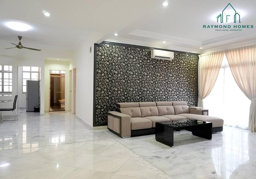 99 Kelawei Apartment *
