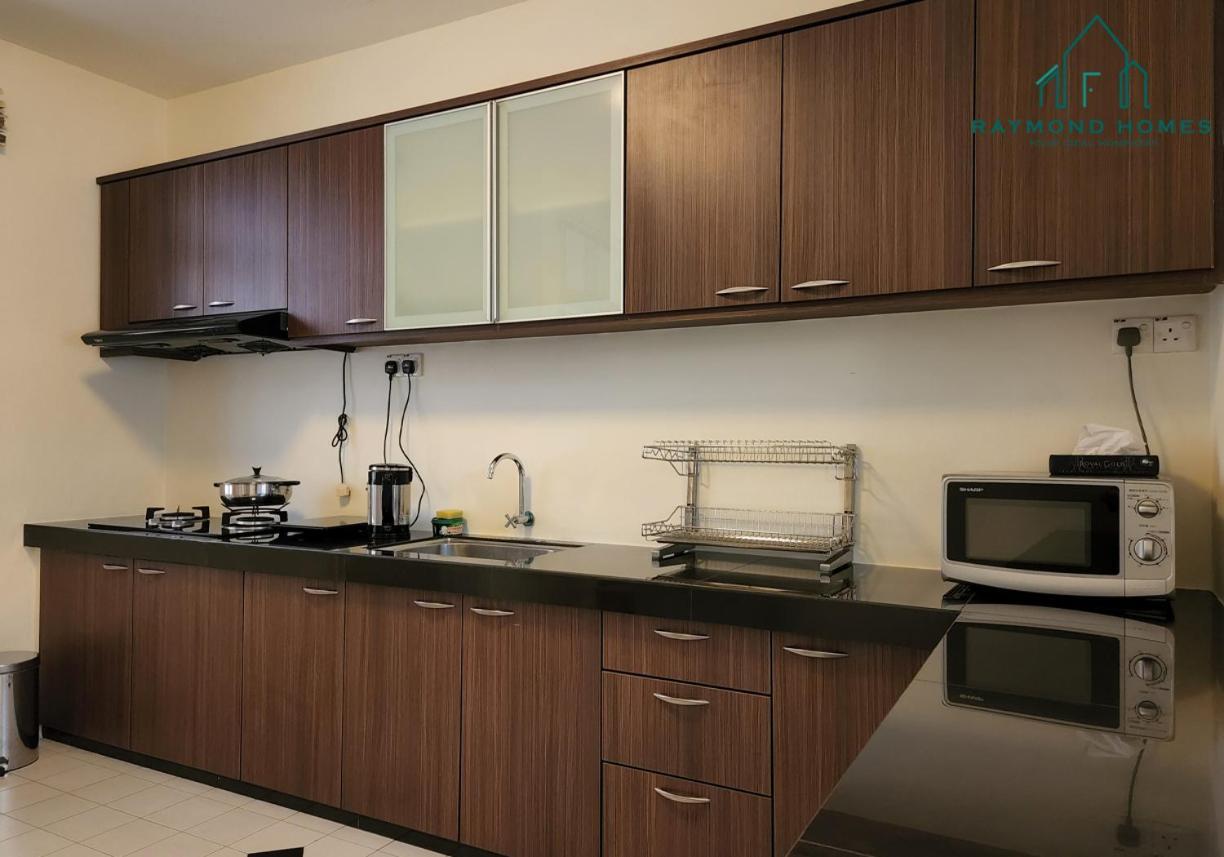99 Kelawei Apartment